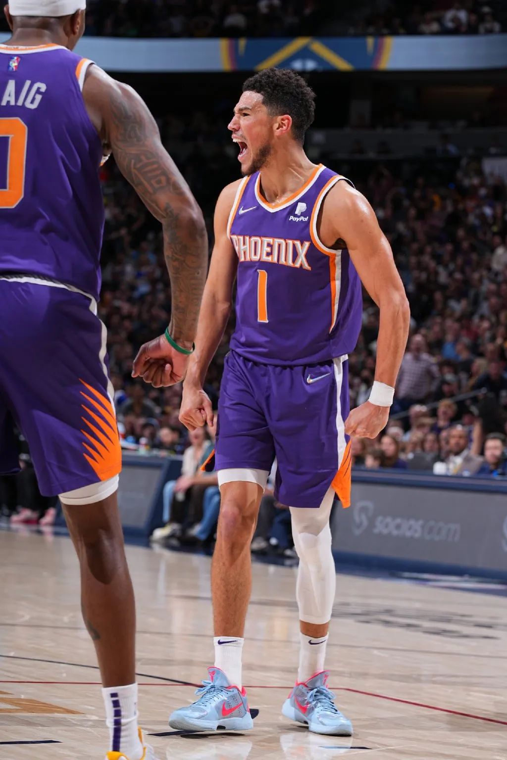 太阳后卫进攻火力全开,成为比赛焦点 太阳后卫进攻火力全开,成为比赛焦点