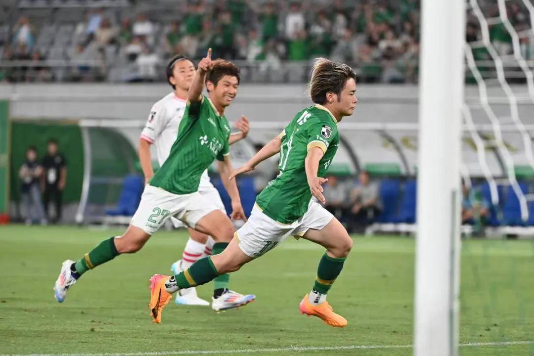 开云APP-强队对决势均力敌，赛场氛围紧张刺激的简单介绍