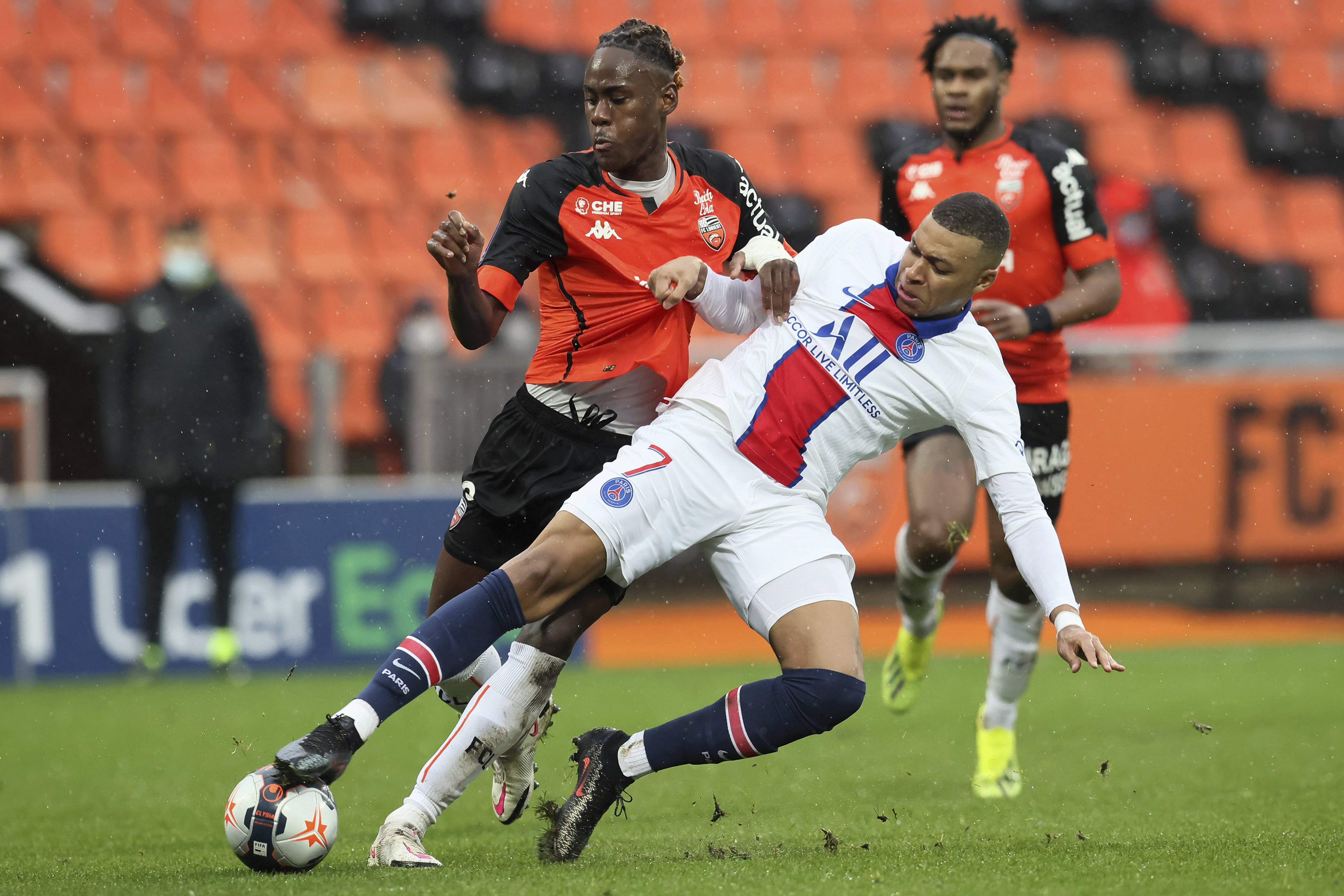 奥萨苏纳防守稳固,成为本赛季黑马球队 奥萨苏纳防守稳固,成为本赛季黑马球队