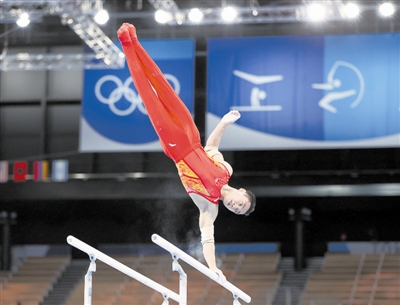 韩国队在全能体操男子项目中拔得头筹 韩国队在全能体操男子项目中拔得头筹