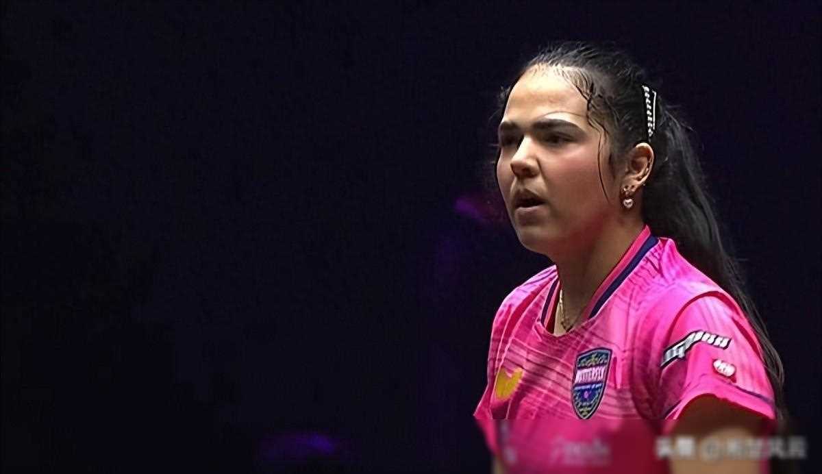 开云平台-关于黑色队伍在赛场上力挫强敌，取得胜利的信息