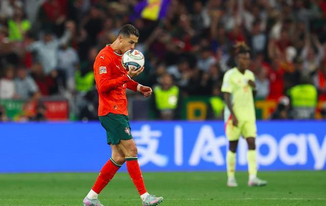 西班牙队大获全胜,提前晋级 西班牙队大获全胜,提前晋级