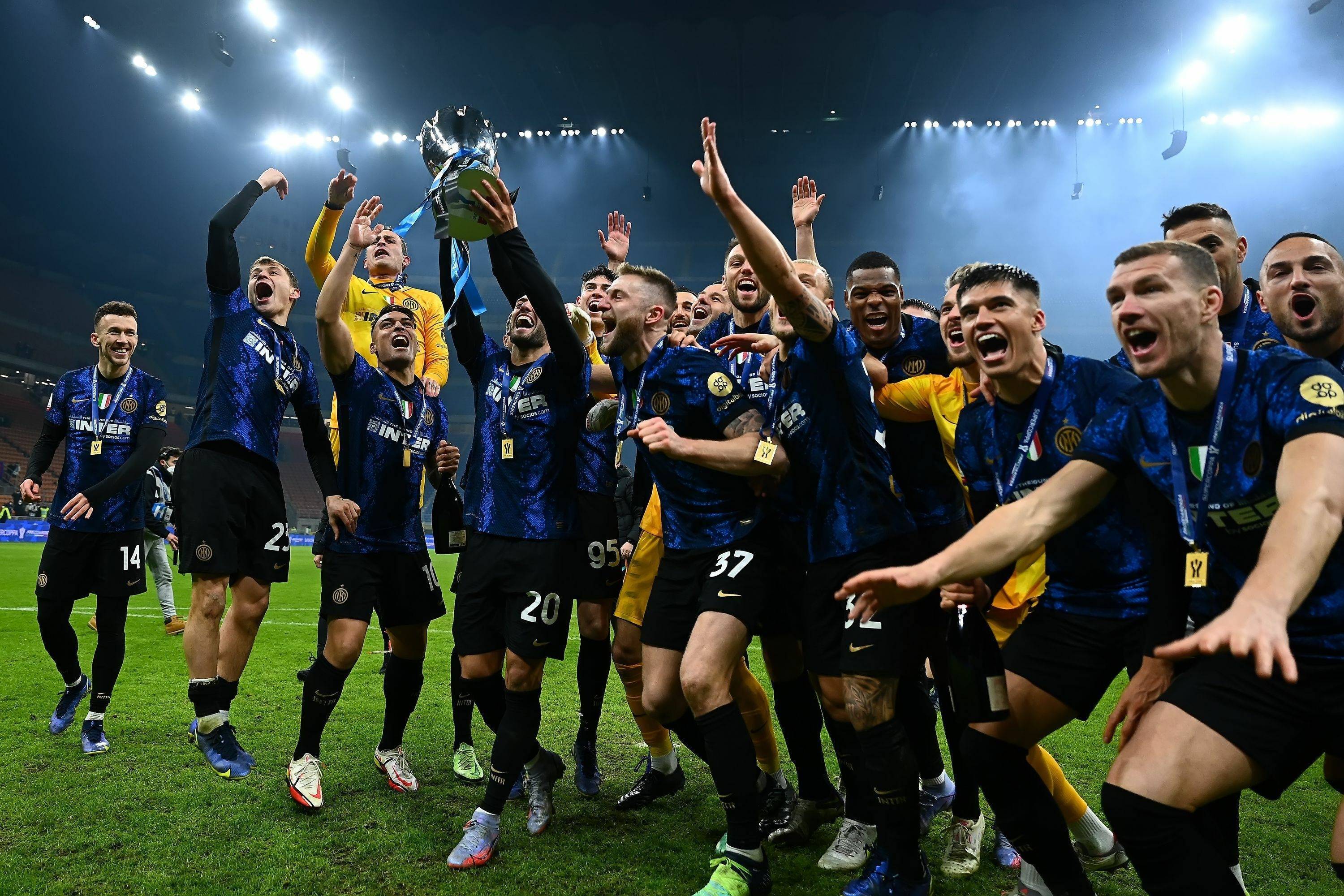 关于AC米兰宣布更换主教练,球队新气象令人期待的信息 关于AC米兰宣布更换主教练,球队新气象令人期待的信息