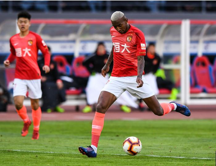 开云体育下载-恒大仍坚守榜首，迎战江苏队实现六连胜的简单介绍