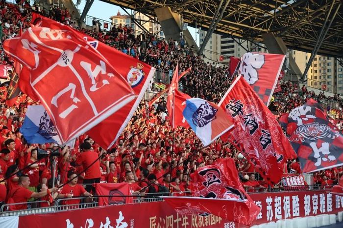 恒大仍坚守榜首,迎战江苏队实现六连胜的简单介绍 恒大仍坚守榜首,迎战江苏队实现六连胜的简单介绍