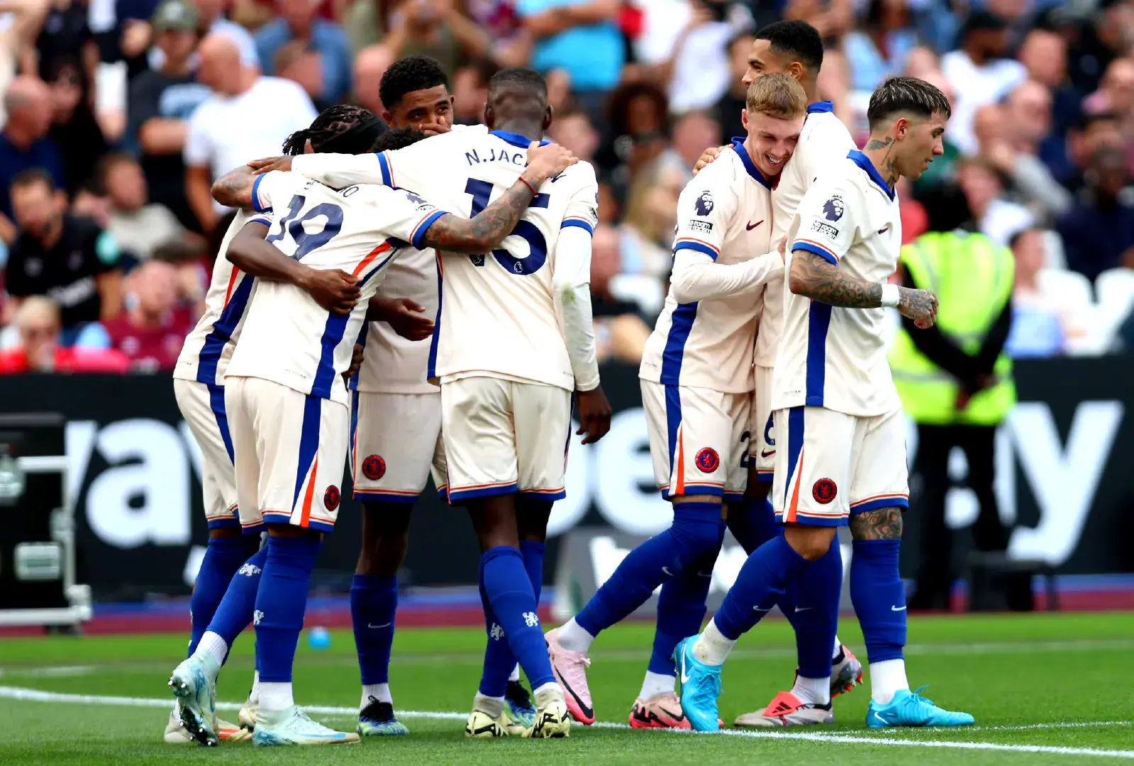 开云体育APP下载-切尔西客场战胜伯恩茅斯，取得五连胜再度登顶积分榜的简单介绍