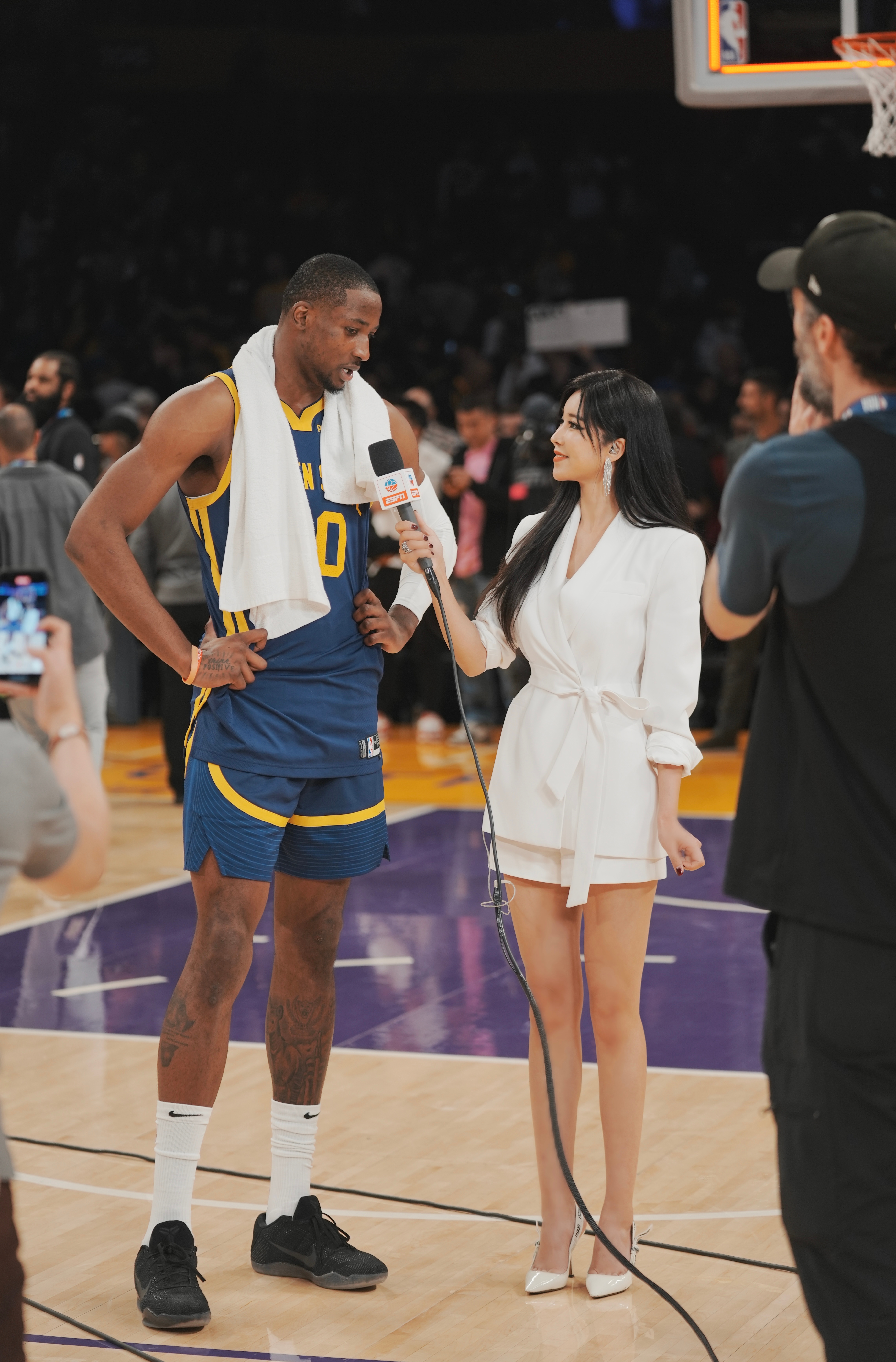 开云体育app-小组赛焦点：湖人险胜，赛后采访的简单介绍