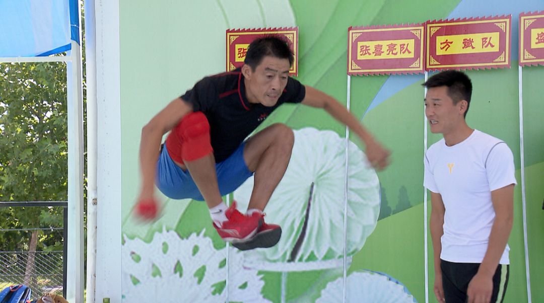 开云体育中国-老将新秀联手作战，场上呈现绝妙组合，斗志昂扬的简单介绍