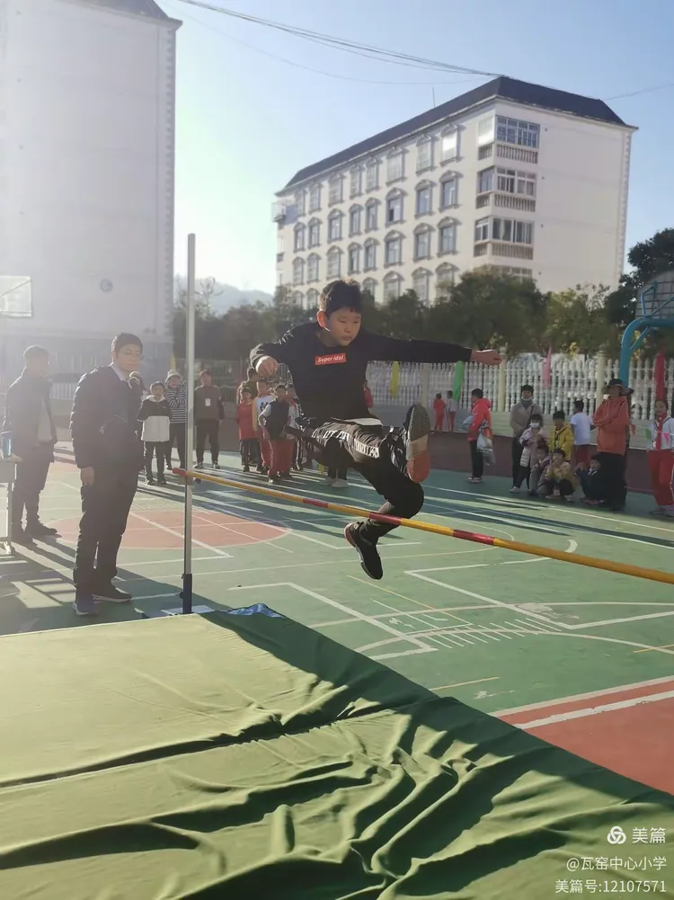 球场上的拼搏,国内球队迎接挑战 球场上的拼搏,国内球队迎接挑战