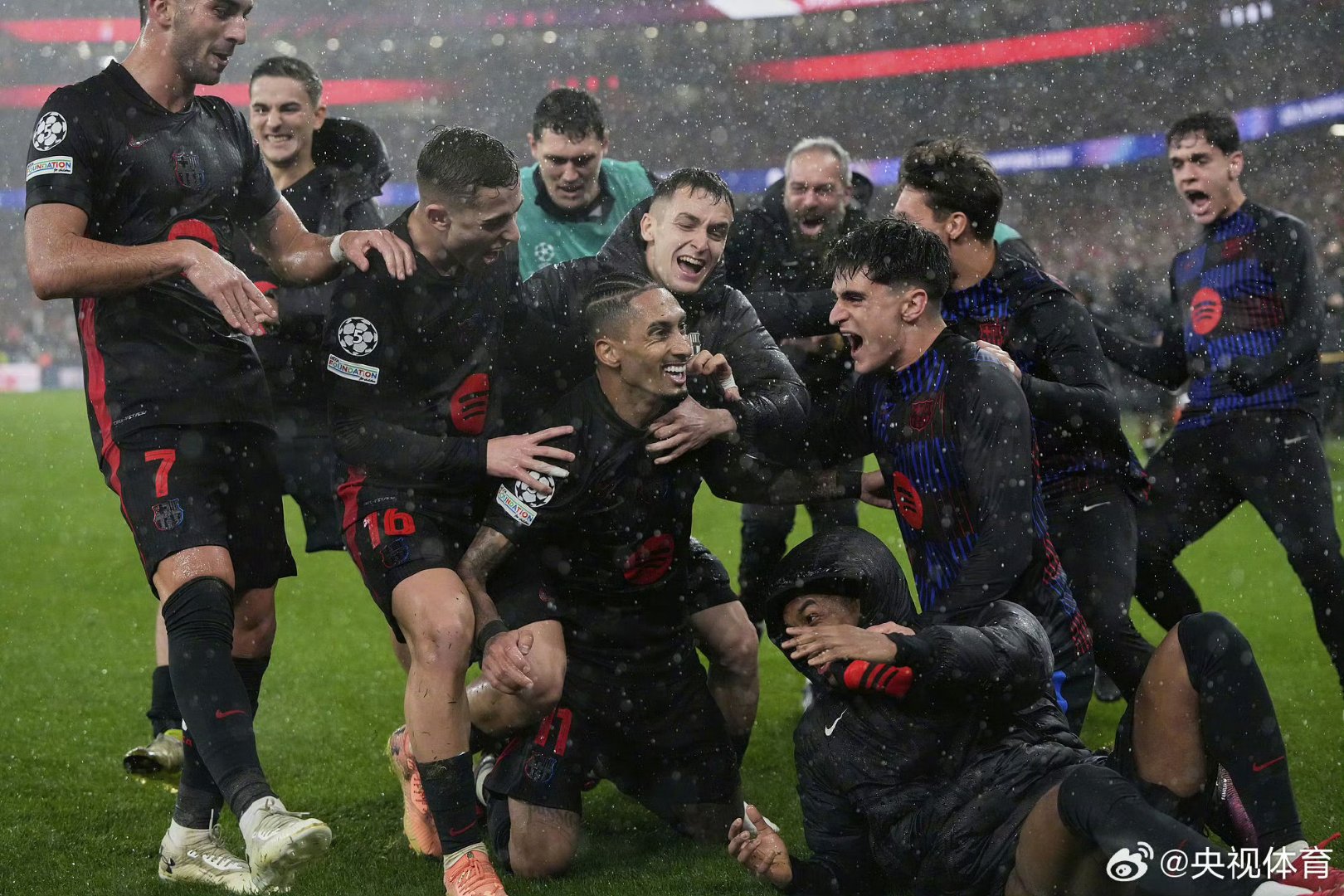 连续输球,塞维利亚球迷心情低落 连续输球,塞维利亚球迷心情低落