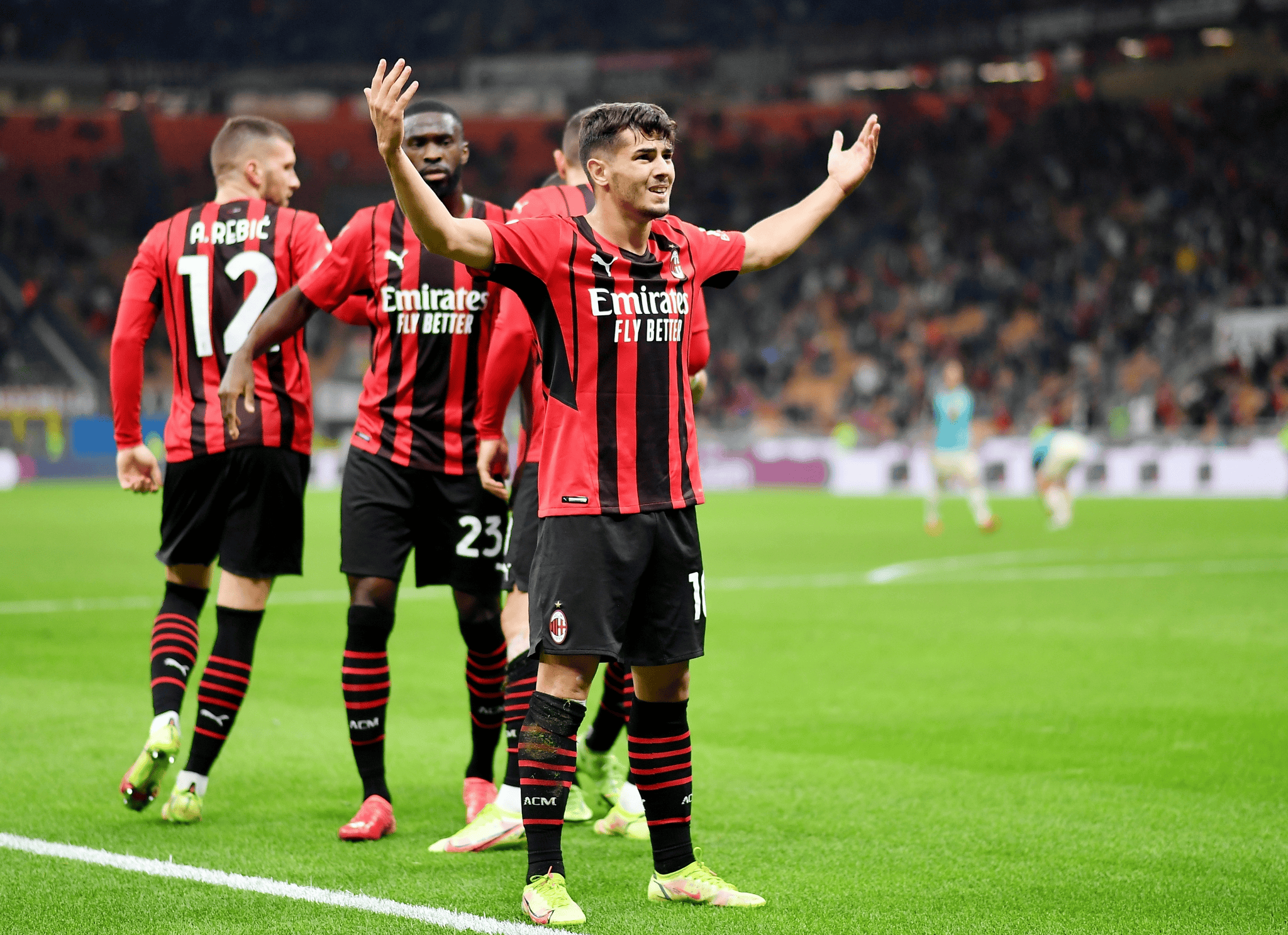 AC米兰意外淘汰多特蒙德,晋级欧冠半决赛 AC米兰意外淘汰多特蒙德,晋级欧冠半决赛