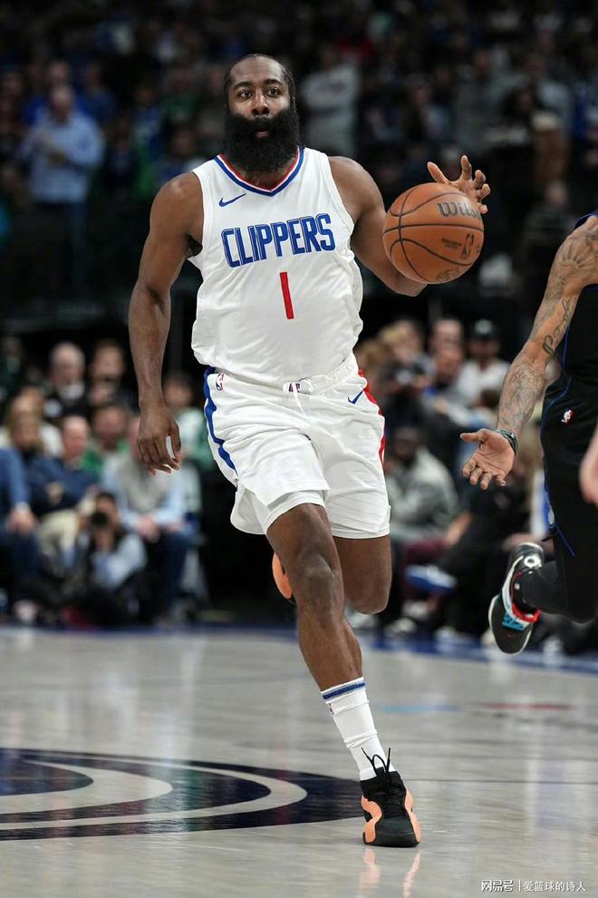 哈登轰分,篮网战胜太阳,保住战绩优势 哈登轰分,篮网战胜太阳,保住战绩优势