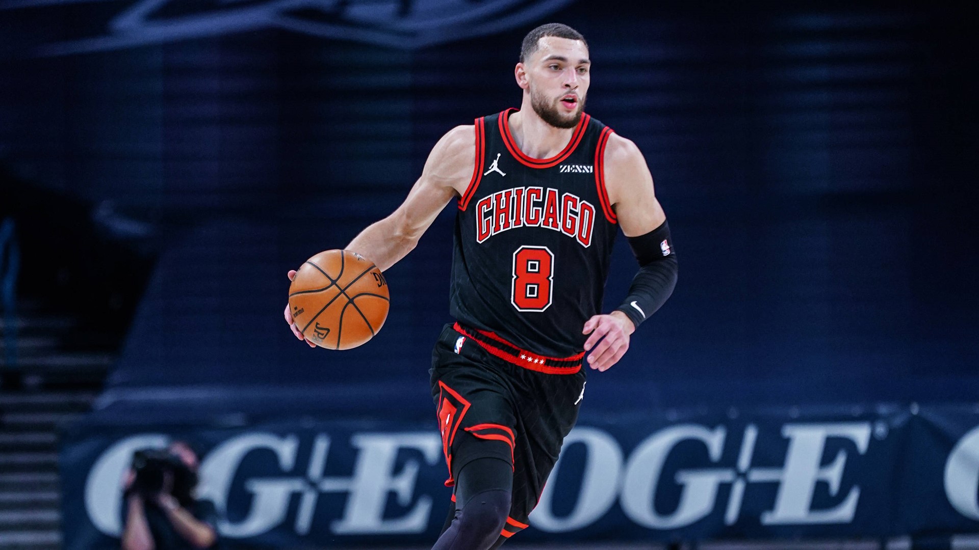 开云体育官网-公牛不敌骑士，拉文进攻疲软