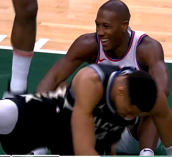 开云体育平台APP-雄鹿客场不敌开拓者，遭遇败局的简单介绍