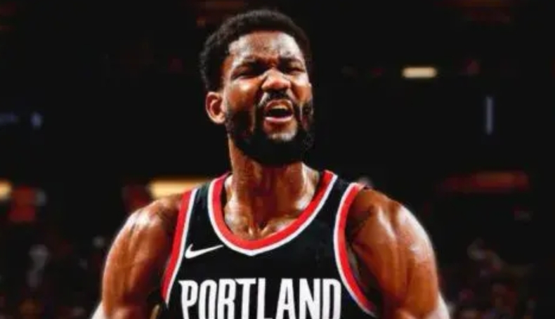 澳大利亚男篮鏖战公牛,拉文送出助攻 澳大利亚男篮鏖战公牛,拉文送出助攻