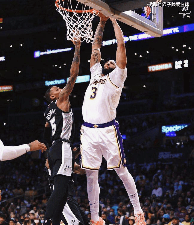 马刺力克波兰男篮，克莱制霸全场的简单介绍