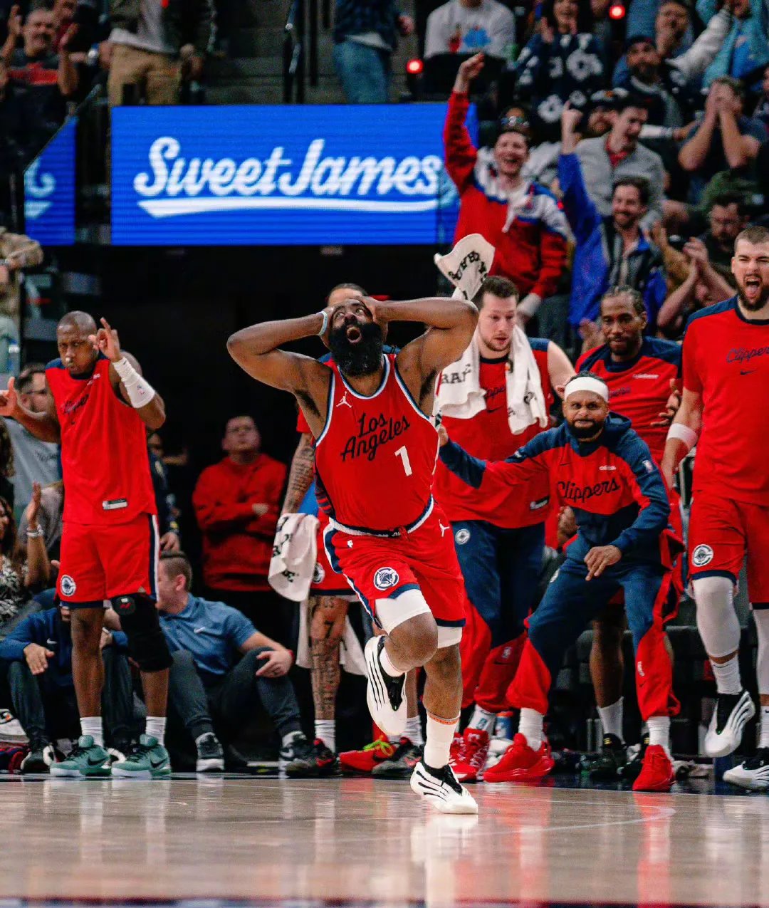 快船横扫掘金,锡安扛起全队 快船横扫掘金,锡安扛起全队