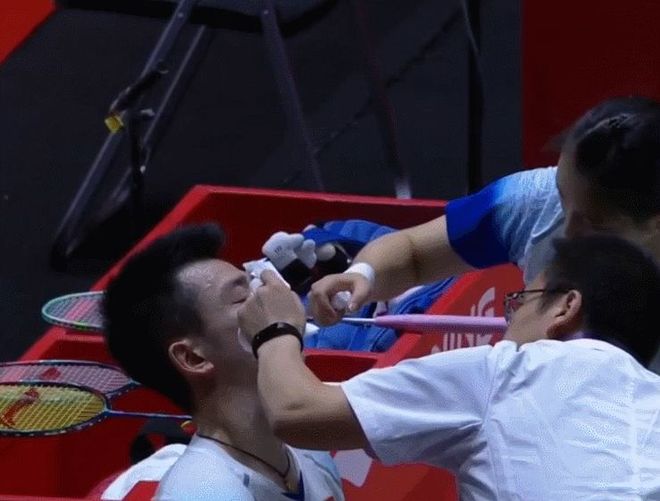 泰国队绝杀丹麦队，黄鸭组合惊艳四座