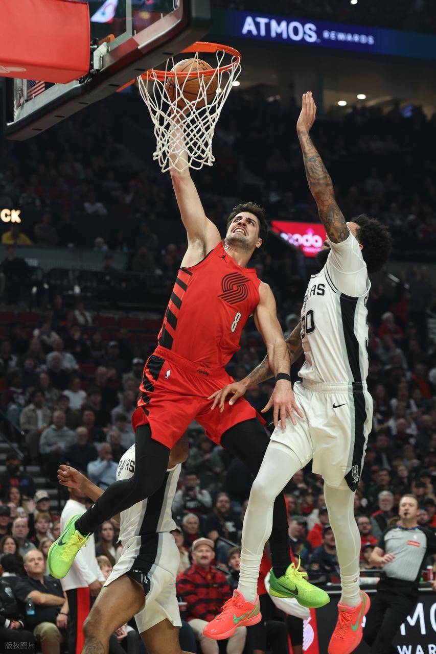 开云体育下载-马刺鏖战独行侠，福克斯高光表现