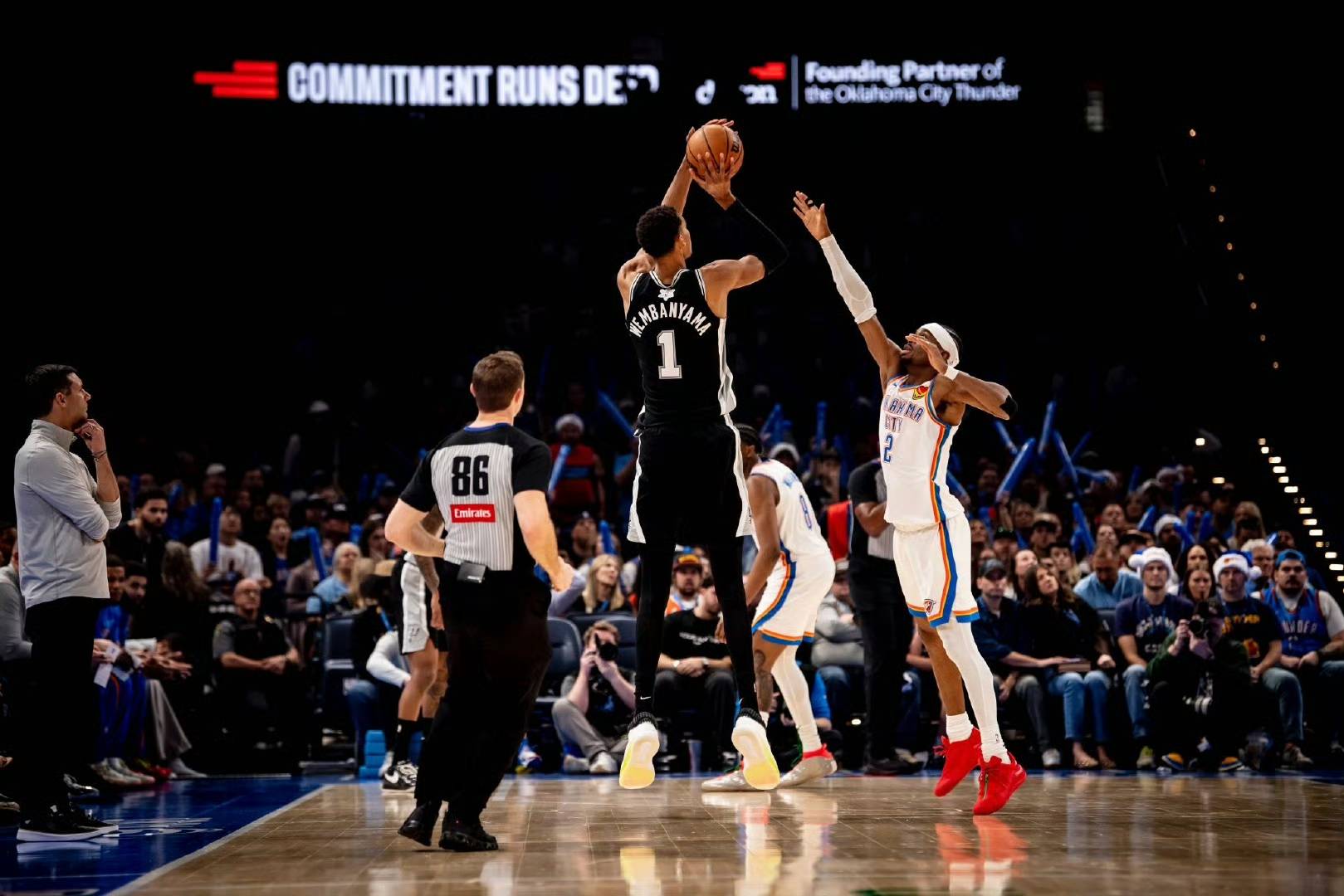 马刺鏖战独行侠,福克斯高光表现 马刺鏖战独行侠,福克斯高光表现